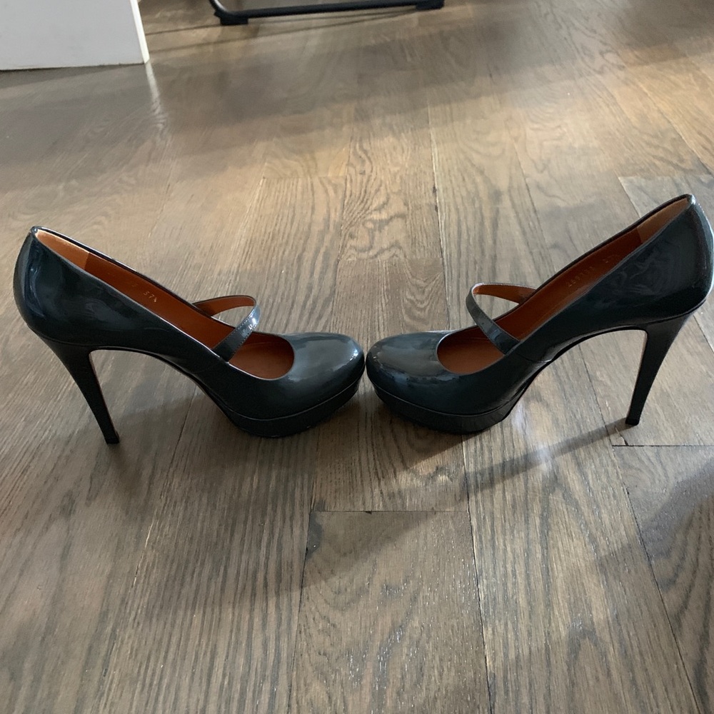 Authentic Gucci Maryjanes sz 37.5